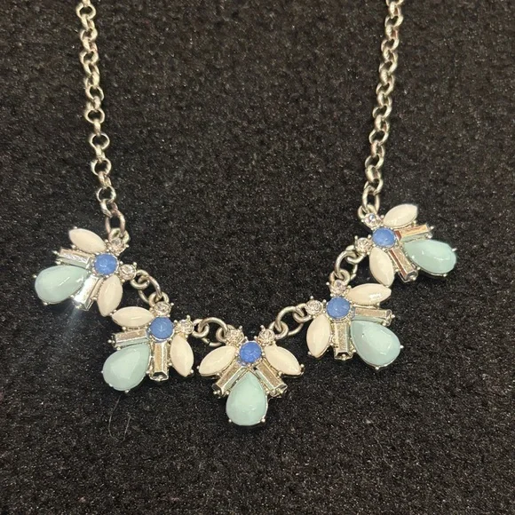 Elegant Silver and Blue Necklace - Picture 2 of 7